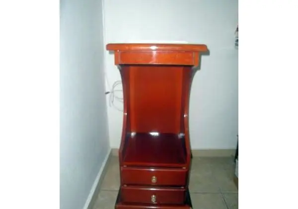 Mesinha para telefone fixo, cor mogno, conservada