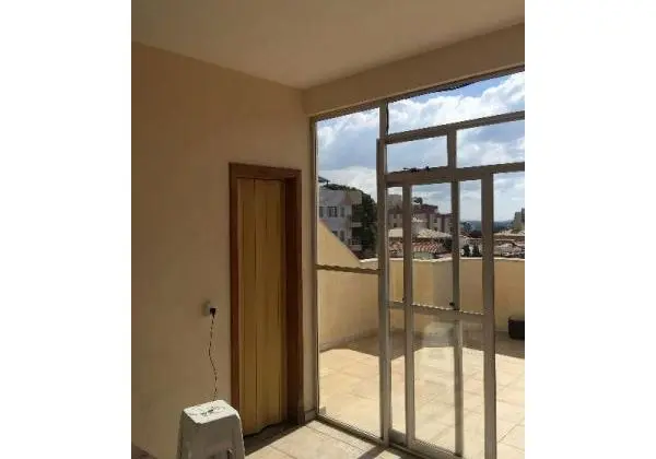 Quarto excelente em cobertura bairro muito bom