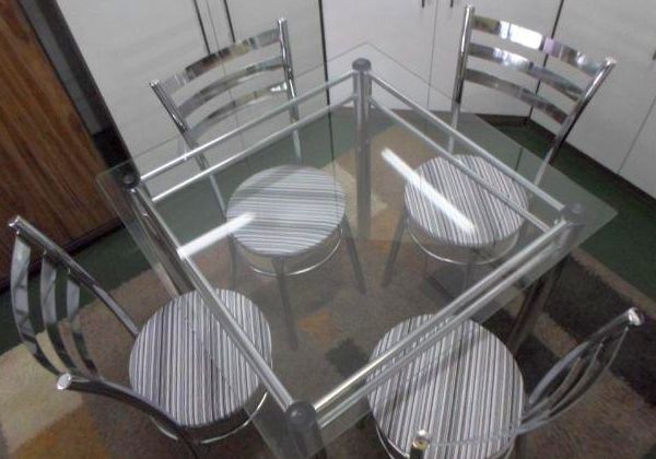Lindo jogo de mesa vidro cadeiras cromadas em oferta