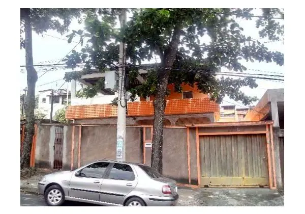Lote no bairro Jaqueline, com 2 Casas e 2 Barracões, prontos p/ morar ou investir