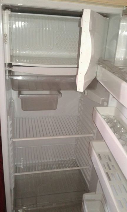 Vende-se essa geladeira R$ 150, 00