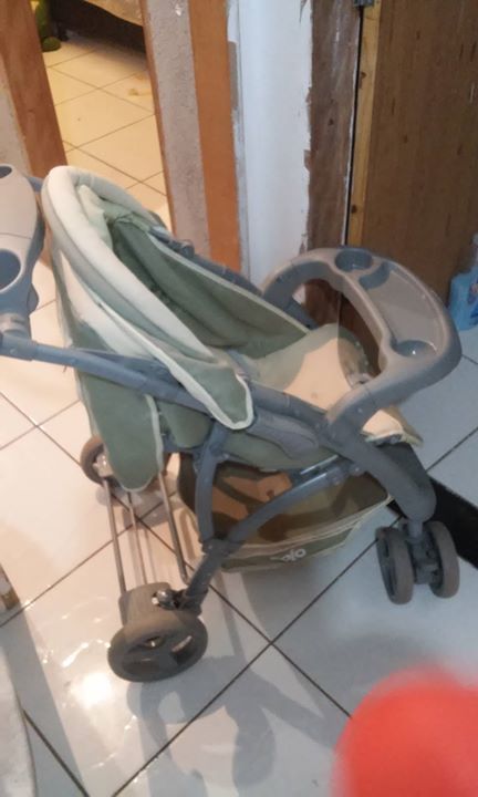 carrinho de bebé R$ 150