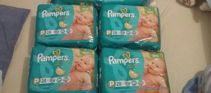 Vendo 4 pacotes Pampers Total