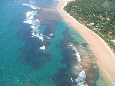 Prédio com 4 kits Inacabadas na Praia de Algodões-Maraú-BA