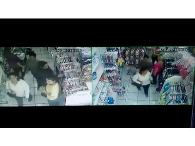 Pessoal na tarde desta terça feira duas mulheres roubaram uma senhora na loja de um 1 real