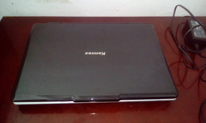 Notebook, com fonte, dual core 2.16GHz, 2 gigas memória, HD 160 gigas, pega internet por cabo ou