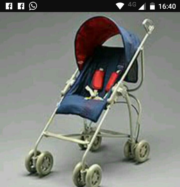Vendo carrinho de bebê marca Galzerano, semi novo nunca usado praticamente igual ao da foto só muda