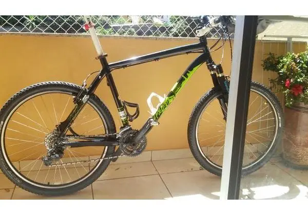Specialized Hardrock aro 26 tam. 21