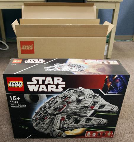 LEGO Ultimate Collector's Millennium Falcon Star Wars Set 10179