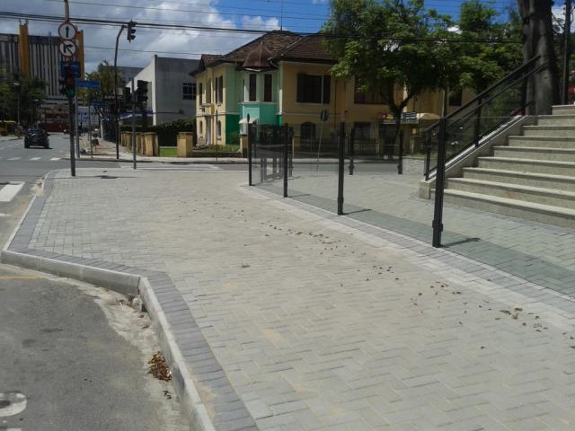 Calçadas com piso intertravado em Joinville SC com material e mão de obra