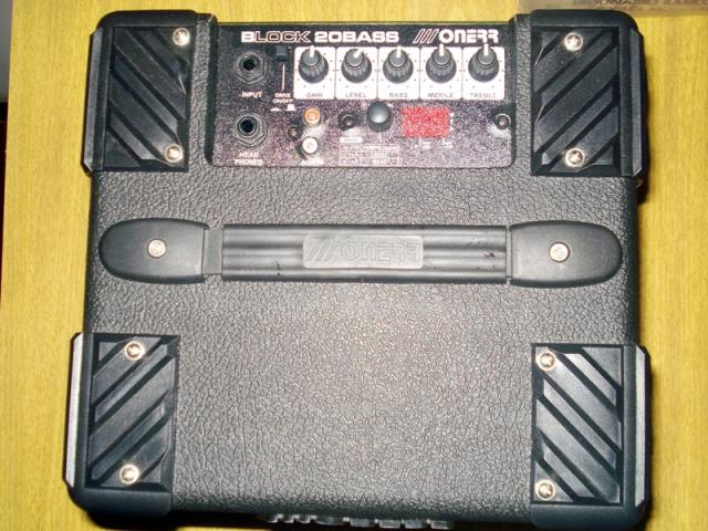 Amplificador Onerr Block 20 Bass em perfeito estado