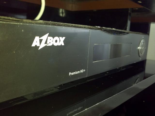 Azbox Premium HD + 2 tuner, DVB-C e DVB-S - R$ 450, 00