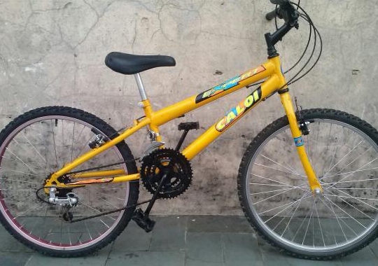 Bicicleta ecelente aro 24 amarela