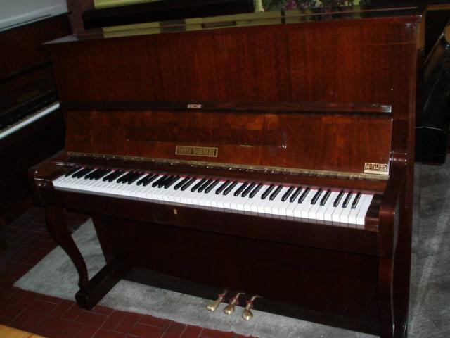 Piano vende vários modelos Casadepianoslapa