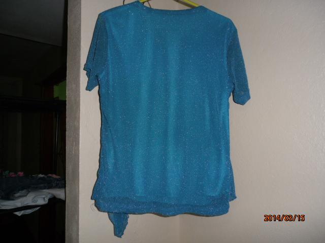 Blusa tamanho g azul turquesa com brilho estado de novo