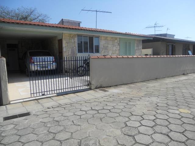 Casa no Alto Boqueirão, condominio fechado, próx Derosso