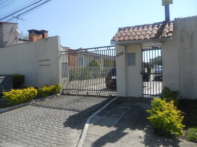 Casa no Alto Boqueirão, condominio fechado, próx Derosso