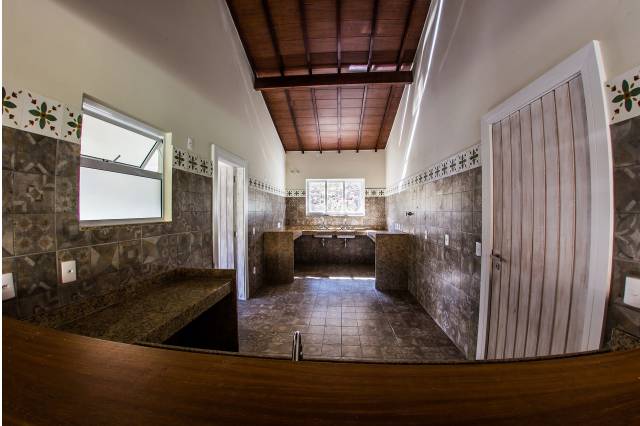Casa com 4 suítes em Itaipava