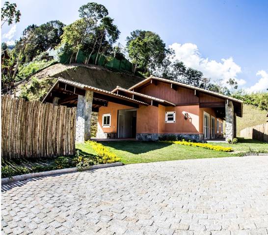 Vendo casa em Itaipava, 4 suítes, condominio