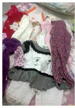 Lote de 60 pecas de roupas de menina de 0 a4 meses por 120 reais