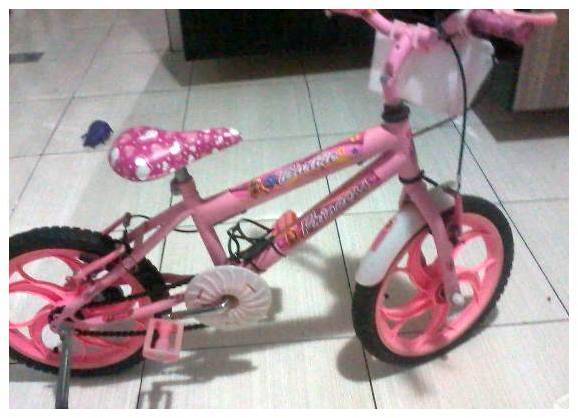 Bicicleta Barbie princesa nova e ela por 100 reais