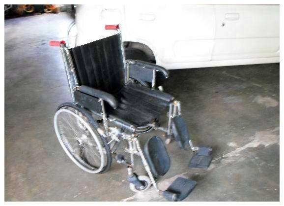 Cadeira de rodas couro jaguaribe zn horto por 180 reais