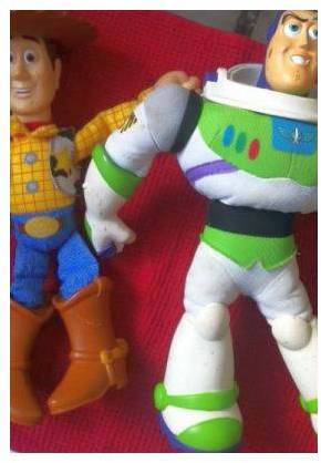 Bonecos de Tecido Buzz e Woody por 35 reais