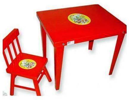 Mesa + 1 cadeira infantil por 83 reais