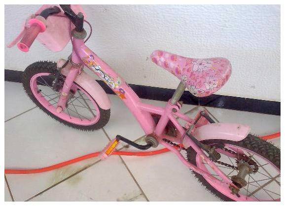 Bicicleta aro 12 infantil lola por 120 reais