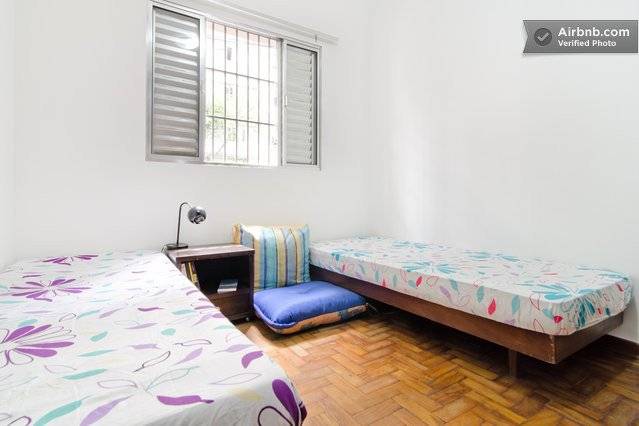 Quarto com cama de casal - rua Oscar Freire, Jardim Paulista