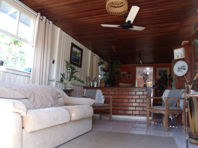Casa de madeira c/ piso cerâmico - Rio vermelho/Florianópolis