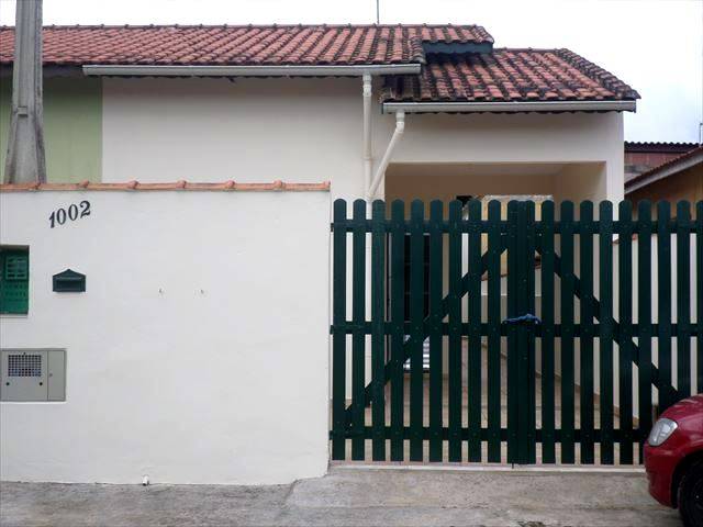 Casa semi-nova mobiliada no Suarão - Ref PB23901