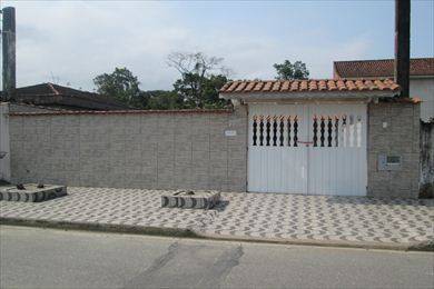 Casa com piscina na Vila Loty, em Itanhaém - Ref PB154600