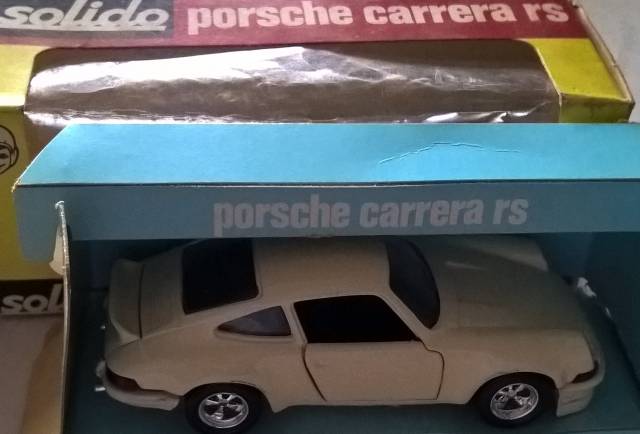 miniatura da Porsche Carrera RS novo na caixa solido françes