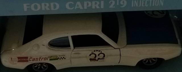 miniatura do Ford Capri 2900 injestion novo solido francés
