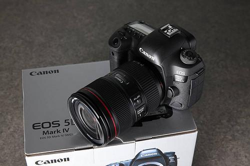 F/s Canon eos 5D Mark IV with 24-105mm Lens