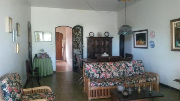 Casa com suíte dois quartos e anexos em Iguabinha, Araruama/RJ
