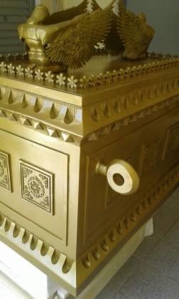 Arca da Aliança em madeira e resina