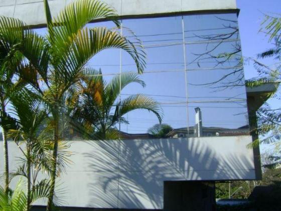 Casa Comercial com Renda 510 m² na Lapa - São Paulo. Imóvel de esquina, 2 andares com entradas independentes, estacionamento externo para 9 veículos