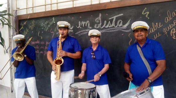 Banda, Bandinha para Festa Infantil, Perna de Pau, Malabares e Palhaços.