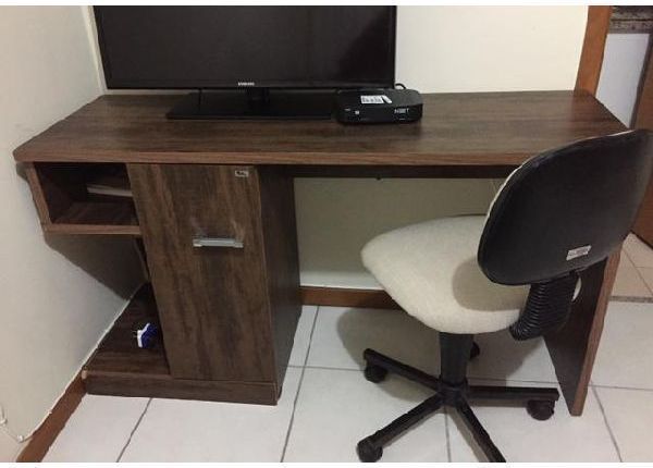 Mesa escrivaninha com cadeira - Mesas e cadeiras