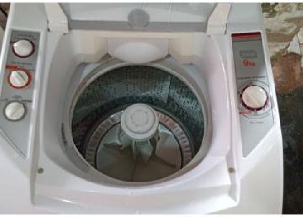 Vendo 01 máquina de lavar roupas Brastemp 09 kilos revisada com 03 meses de garantia - Lava-roupas e secadoras