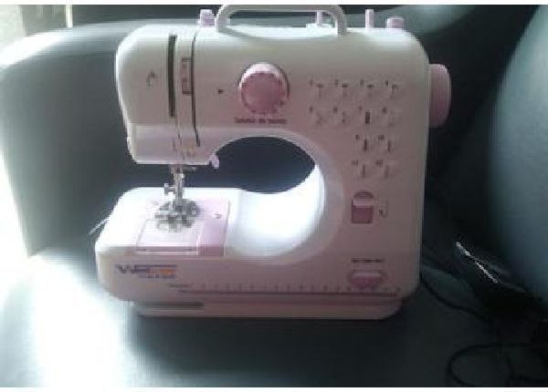 Máquina de costura - Usado