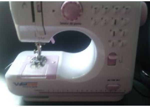 Máquina de costura - Usado