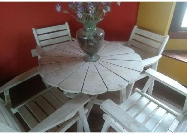 Conjunto de mesa com 4 cadeiras de madeira branca - Mesas e cadeiras