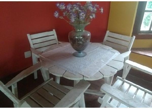 Conjunto de mesa com 4 cadeiras de madeira branca - Mesas e cadeiras
