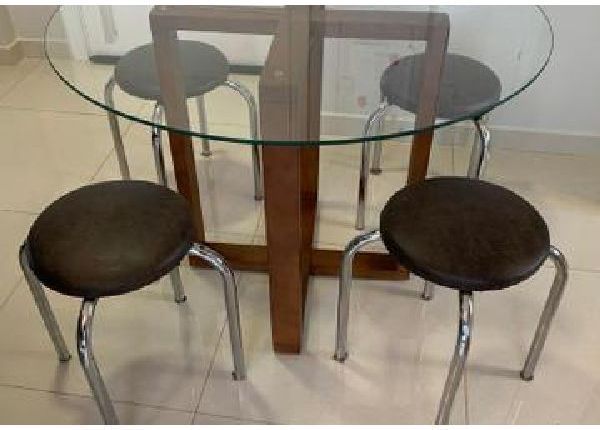 Mesa de Vidro com banquetas - Mesas e cadeiras