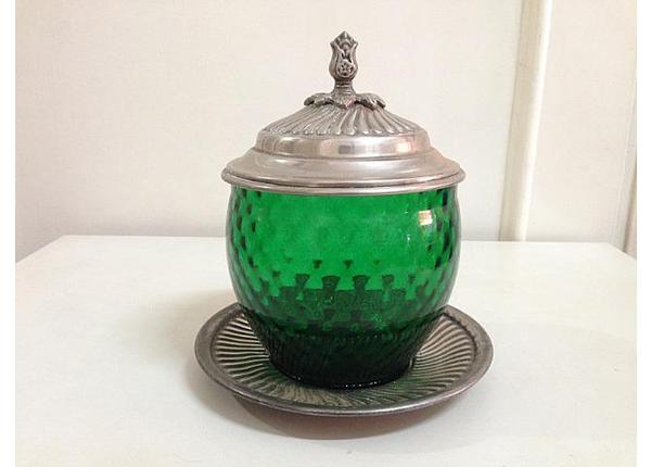 Bomboniere em cor verde com tampa e base em banho de prata (código 1398) - Objetos de decoração