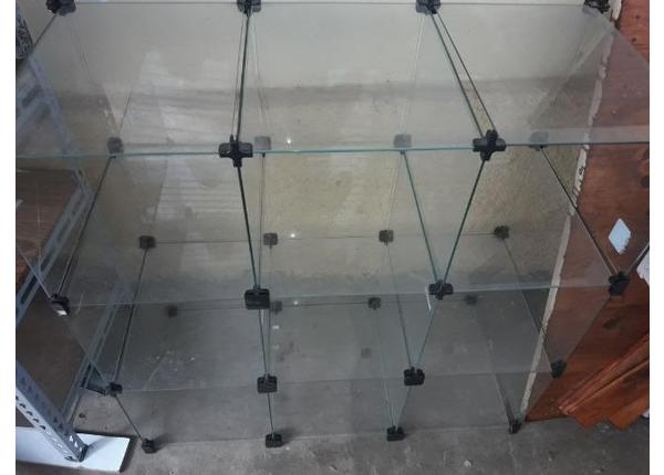 Vitrine de vidro mais mesa de ferro para bazar - Usado