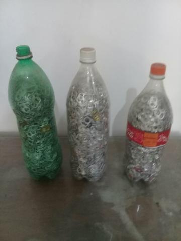 3 garrafas com lacre de latinha - Objetos de decoração